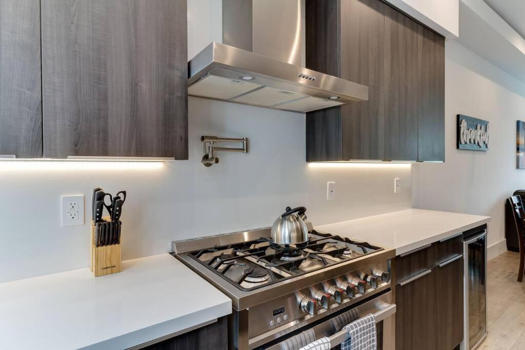 Modern 4 Bedroom Charmer W/ Rooftop Deck #2 Villa Los Ángeles