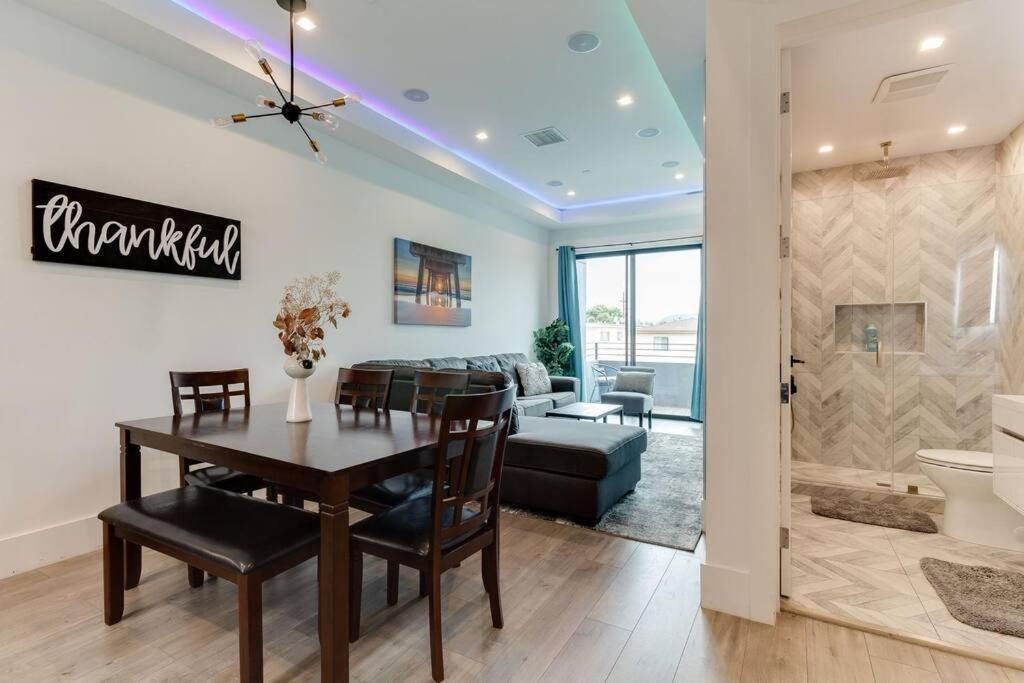 Modern 4 Bedroom Charmer W/ Rooftop Deck #2 Villa Los Ángeles